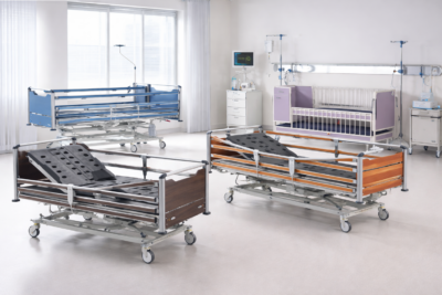 Функциональные медицинские кровати для пациентов с электроприводом в палате стационара